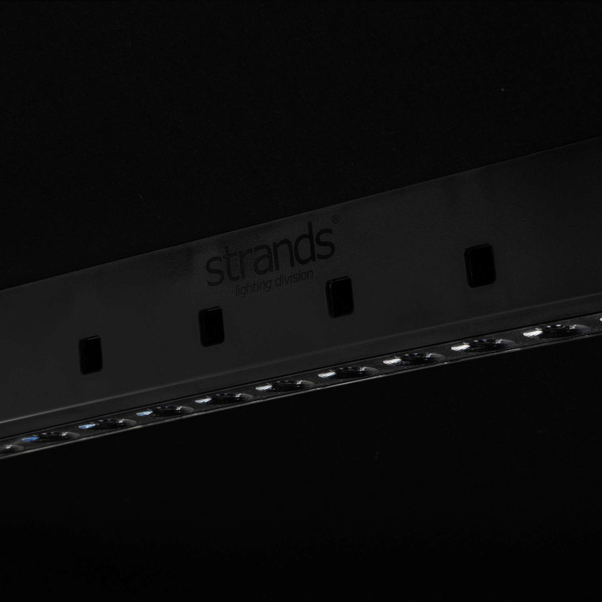 Strands NUUK E-LINE SCENE LIGHT 80W